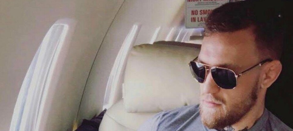 MMA-superstjerne aner ikke, hvordan man vender en avis rigtigt