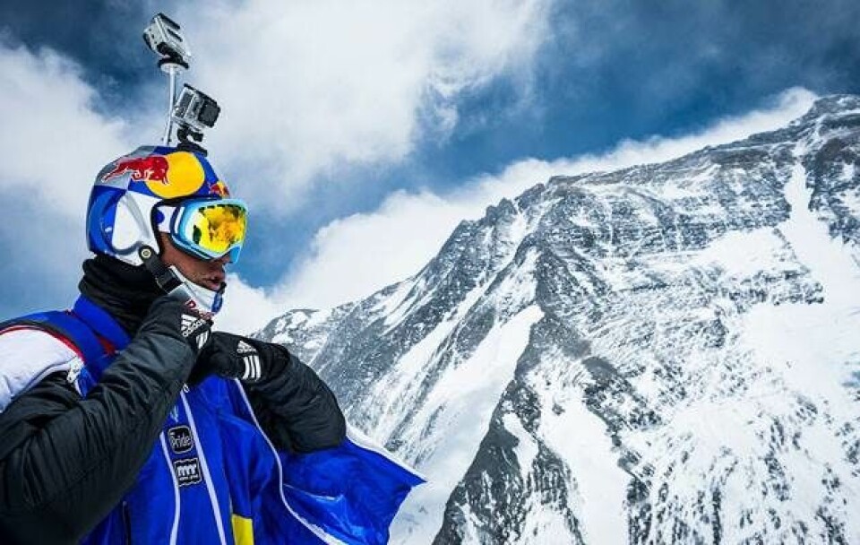Russisk vovehals springer ud fra Mount Everest