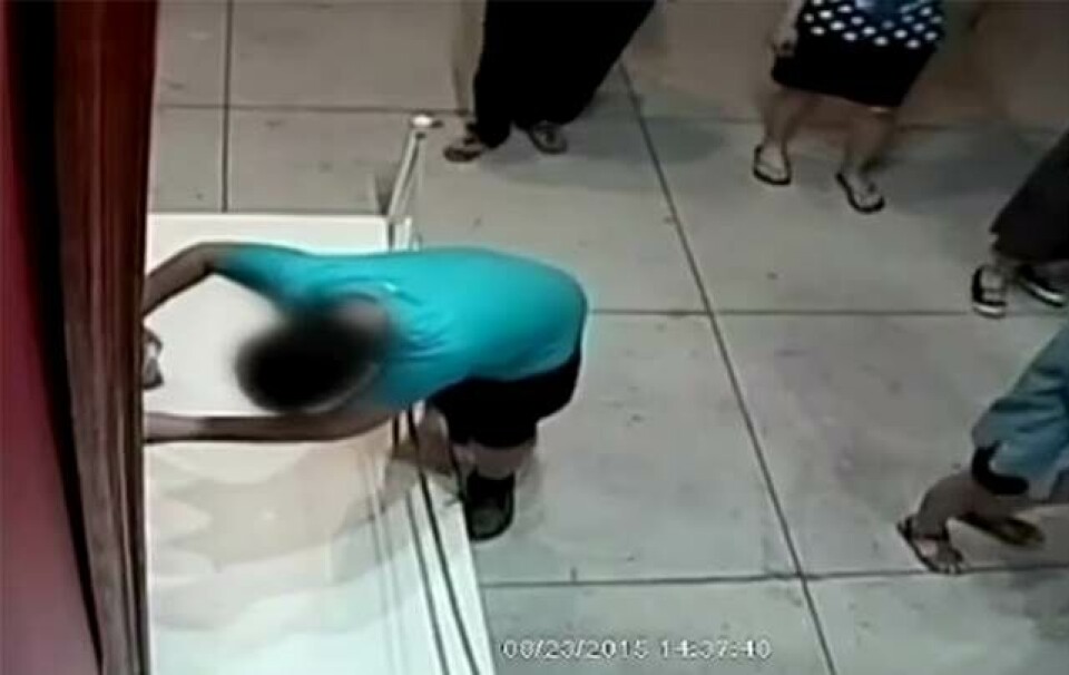 Knægt snubler og slår hul i maleri til 10 mio. kroner