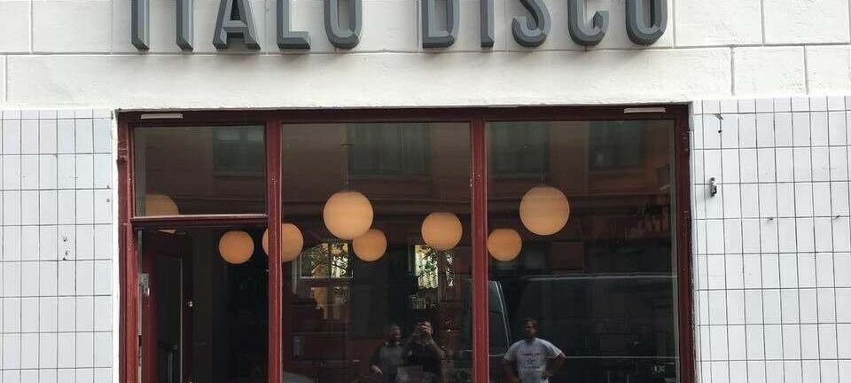 Martin Kongstads madanmeldelse: På Italo Disco er der ikke antydning af dum-hip skipperstemning