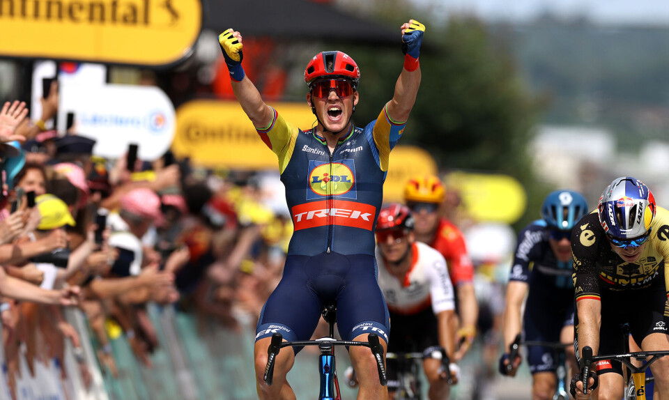 Mads Pedersen overspurtede Jasper Philipsen og Wout van Art på 8. etape