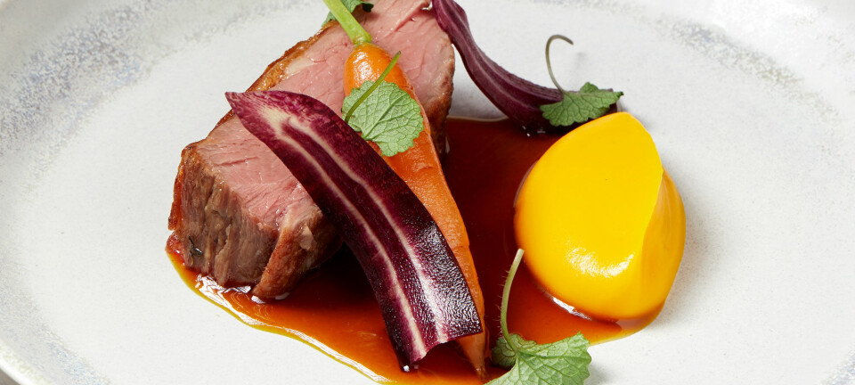 Opskrift: Lammesky med vadouvan til enebær-grillet lammeculotte med gulerodscreme og glaseret gulerod