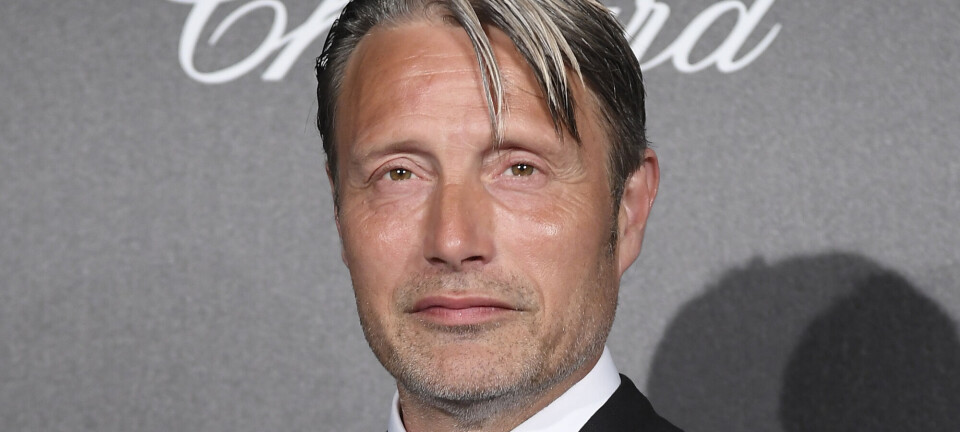 Se Mads Mikkelsen som lejemorder i traileren til Netflix-filmen ’Polar’