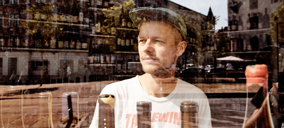 Tue Bach Petersen sælger naturvin på Vesterbro: “Vi taler jo bare om fermenteret vindruesaft. Hvor alvorligt kan det være?”