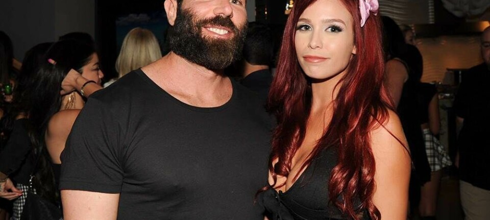 'Kongen af Instagram' lever livet med våben, viagra og villige damer