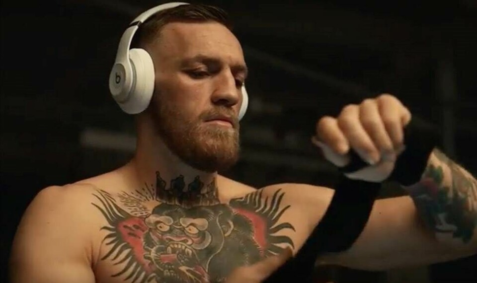 Conor McGregor i Beats by Dre-reklame