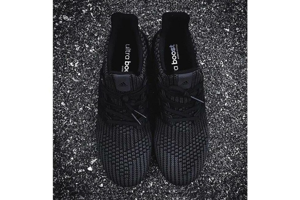 ultra boost triple black 4.0