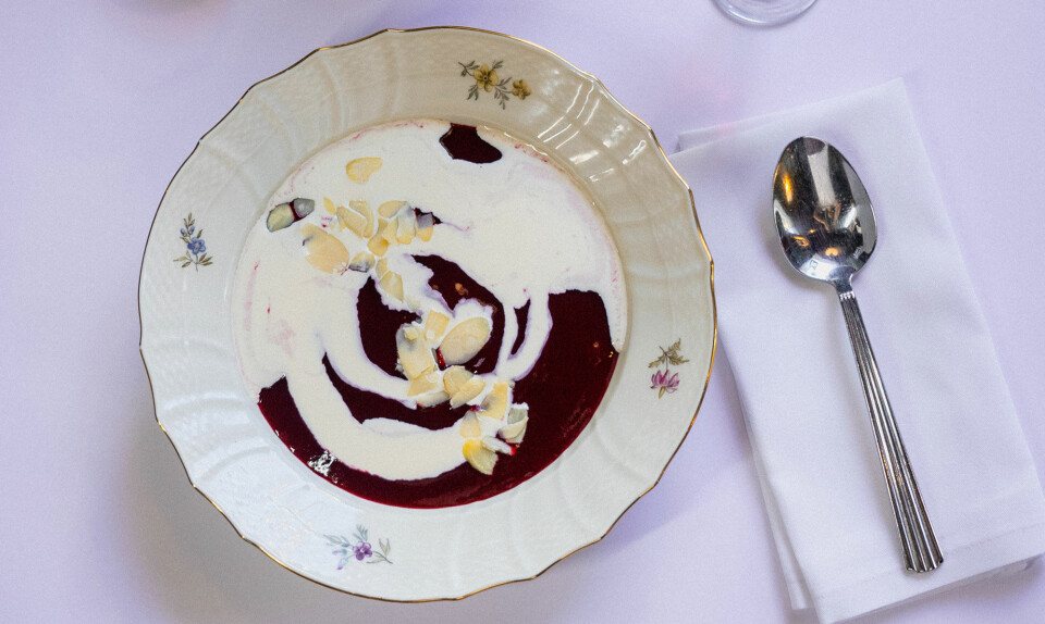 En af Danmarks bedste rødgrød med fløde fås hos Restaurant Schønnemann, og vi har fået opskriften