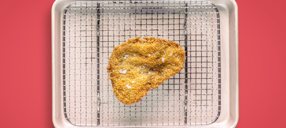 Mark Lundgaard fra Kong Hans elsker wienerschnitzel. Det kommer du også til, når du har smagt hans bud på kroklassikeren