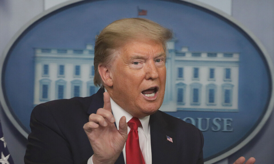 Trump svarer vredt på kritiske corona-spørgsmål til pressemøde