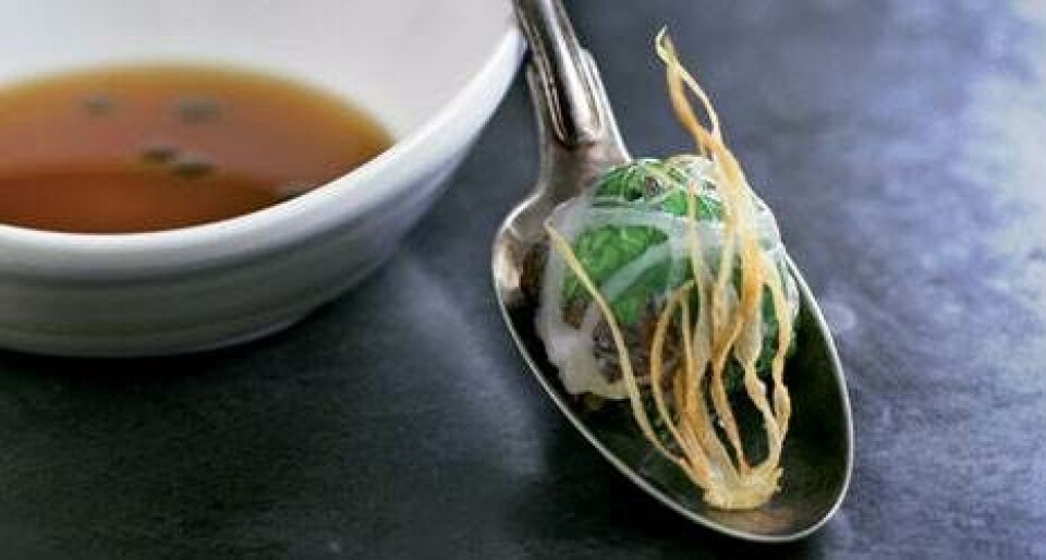 Oksehaleconsommé med oksehalecrépinette og persillepuré