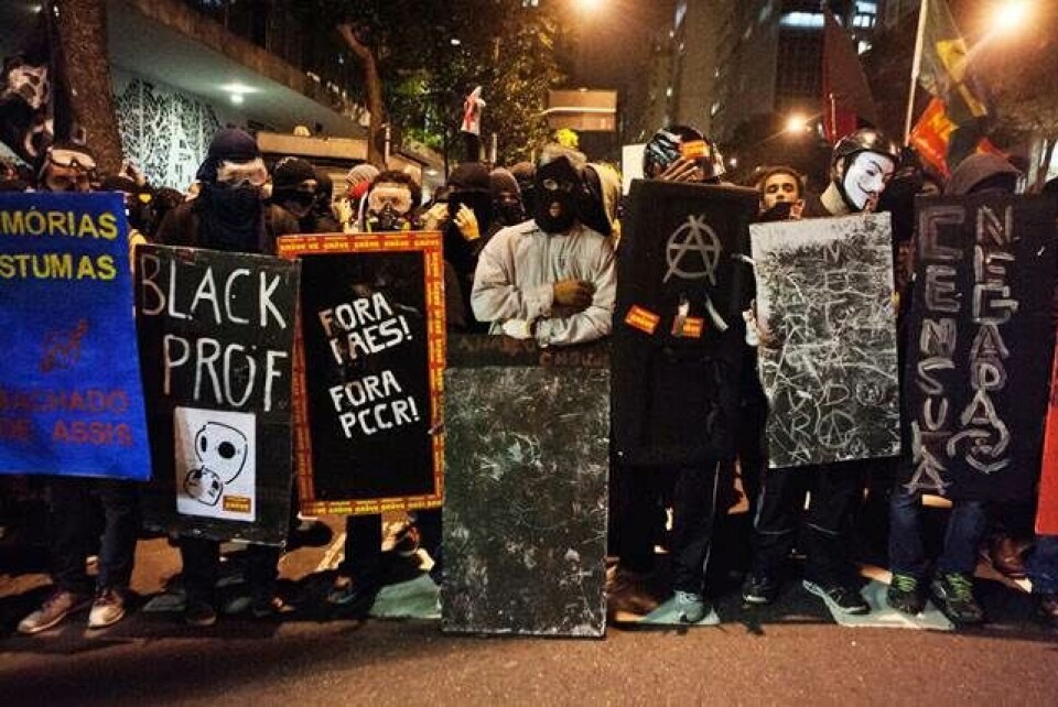 Protest i paradis: Tåregas og molotow cocktails i Rio de Janeiro