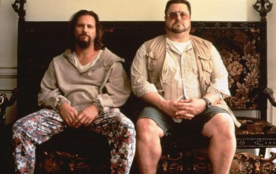 I teatret i T-shirt og til begravelse i klipklappere