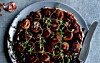 Tarte tatin med karamelliserede skalotteløg