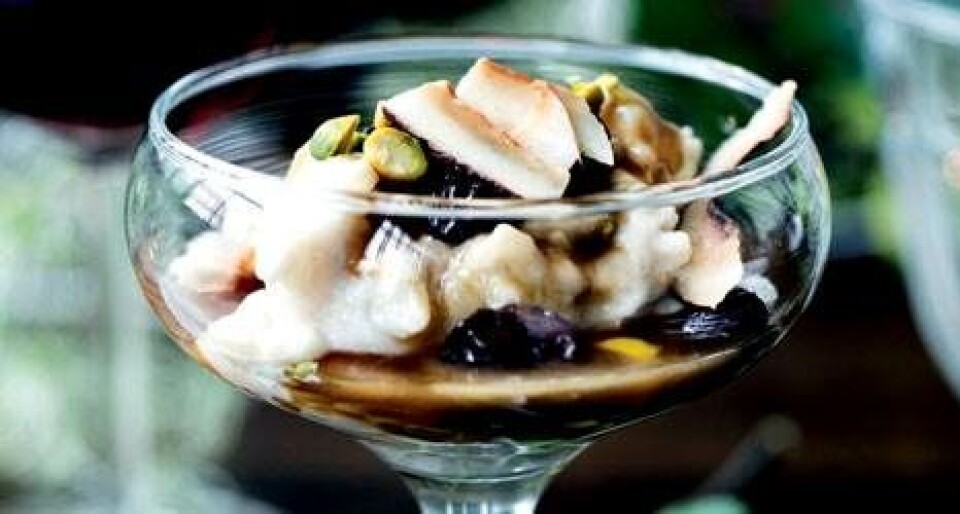 Eksotisk ricepudding med salt butterscotchsauce og romrosiner