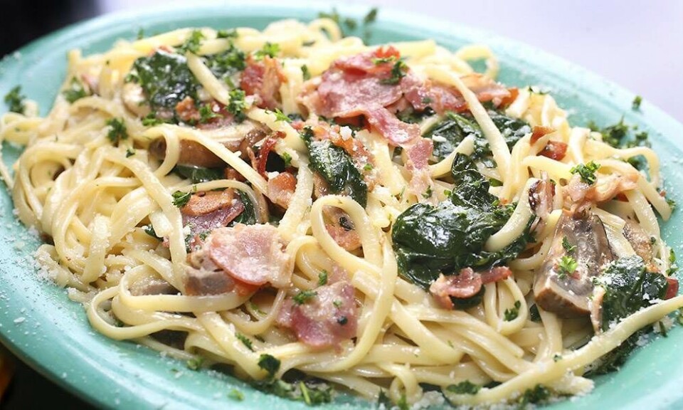 pasta med bacon, svampe, spinat