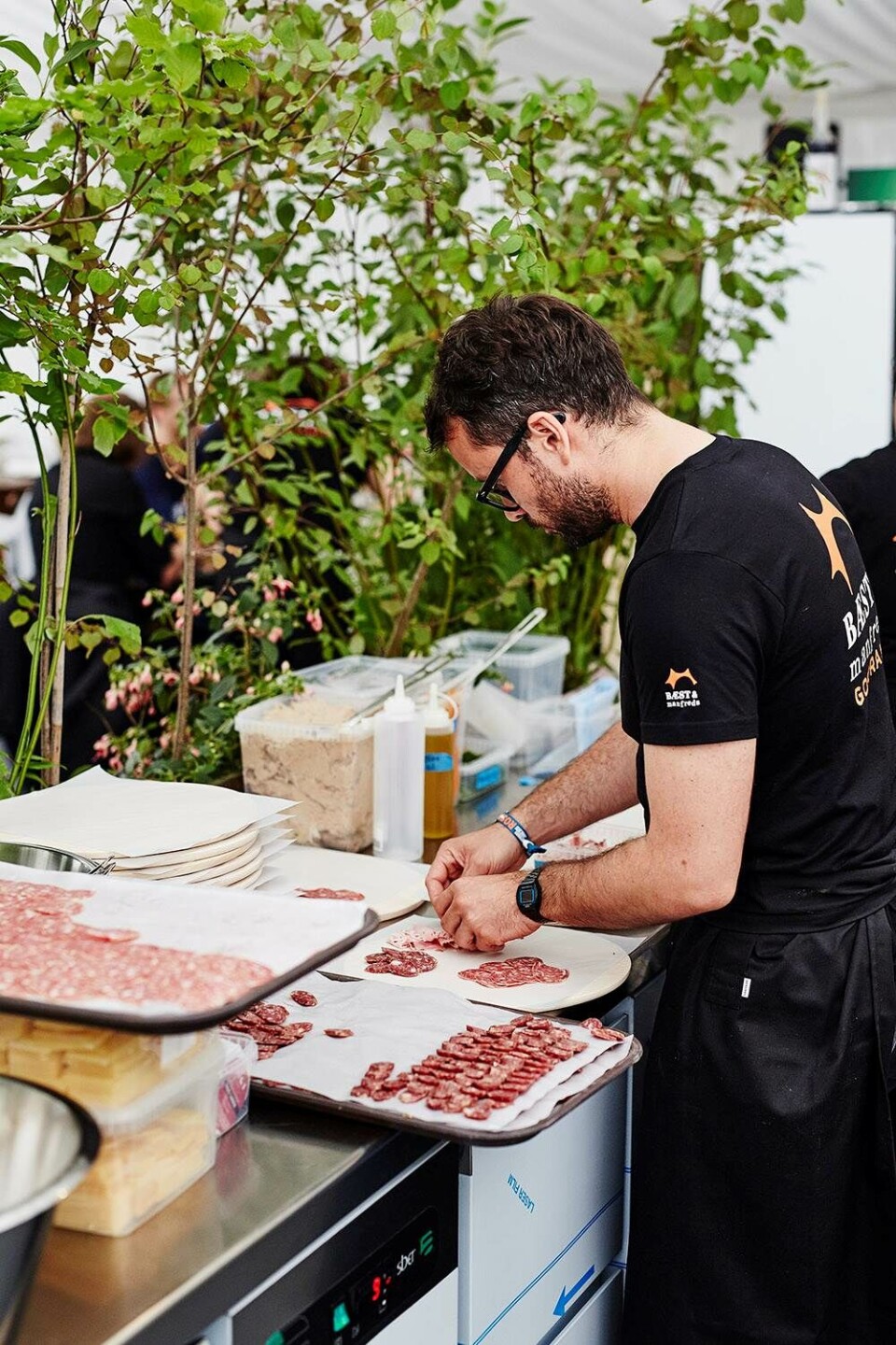 Med Choir of Young Believers i Roskildes backstage-restaurant: “Er vi de fuldeste herinde?”