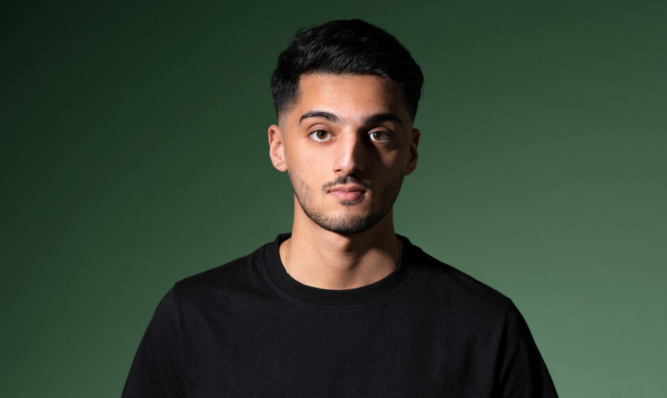 Digter Haidar Ansari om at begynde på et normalt liv, en skattegæld på 600.000 og om dengang, politiet makulerede stort set hele hans første håndskrevne bogmanuskript