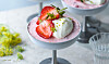 Denne jordbærparfait er noget nær den perfekte sommerdessert