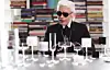 Lagerfeld hæver glasset