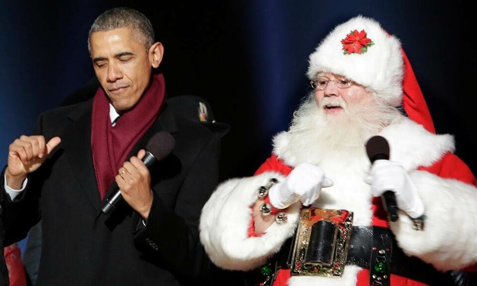 Obama synger 'Jingle Bells'