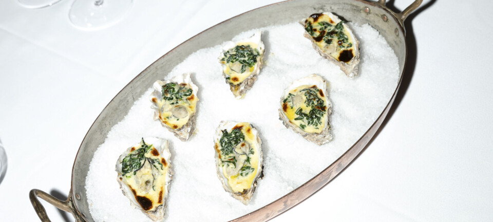 Vil du servere østers? Så prøv en version med cremet spinat og pastis