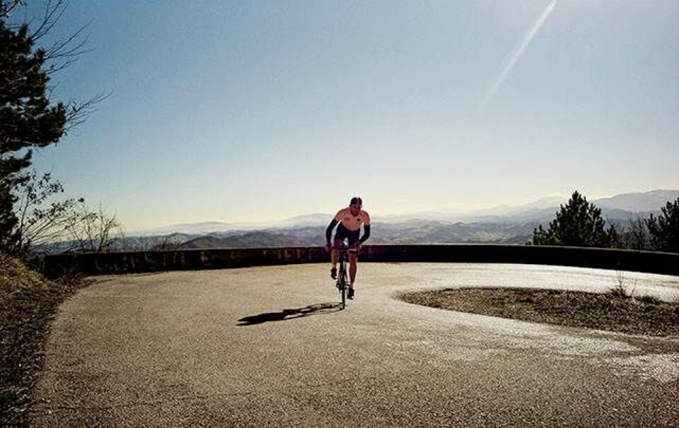 Kreativ cykeltøj-designer lancerer stilfuld trøje til minde om Pantani