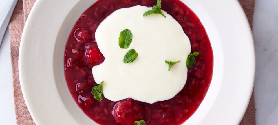 Rødgrød med koldskålsråcreme
