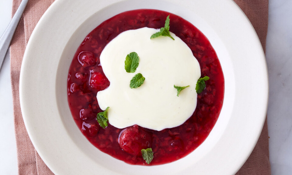 Rødgrød med koldskålsråcreme