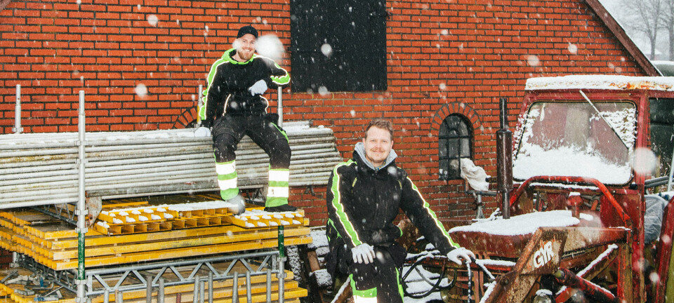 Jonas og Marcel er stilladsarbejdere: ”Man skriver lige til sin makker først, inden man melder sig syg til chefen”