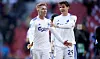 Viktor Fischer og Robert Skov fra FCK i langærmede fodboldtrøjer