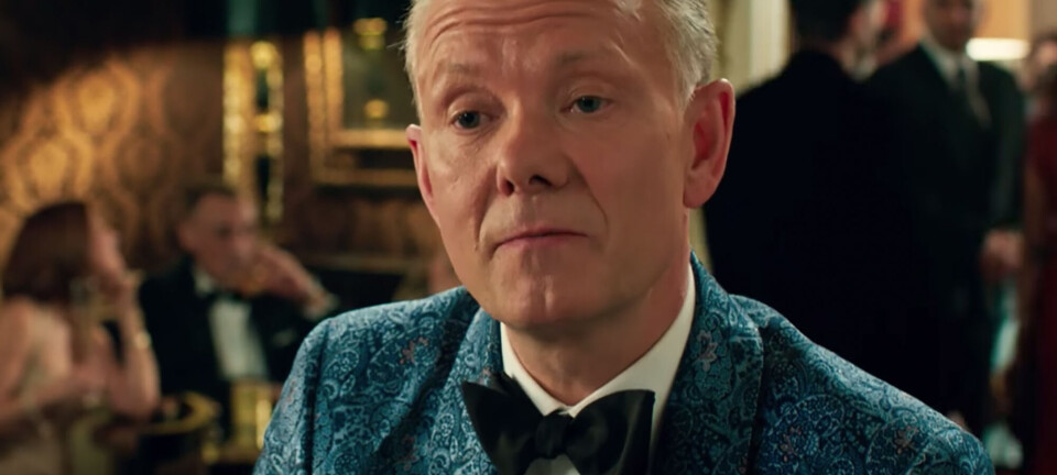 Casper Christensen bliver narret af Anne Hathaway i ’The Hustle’-trailer