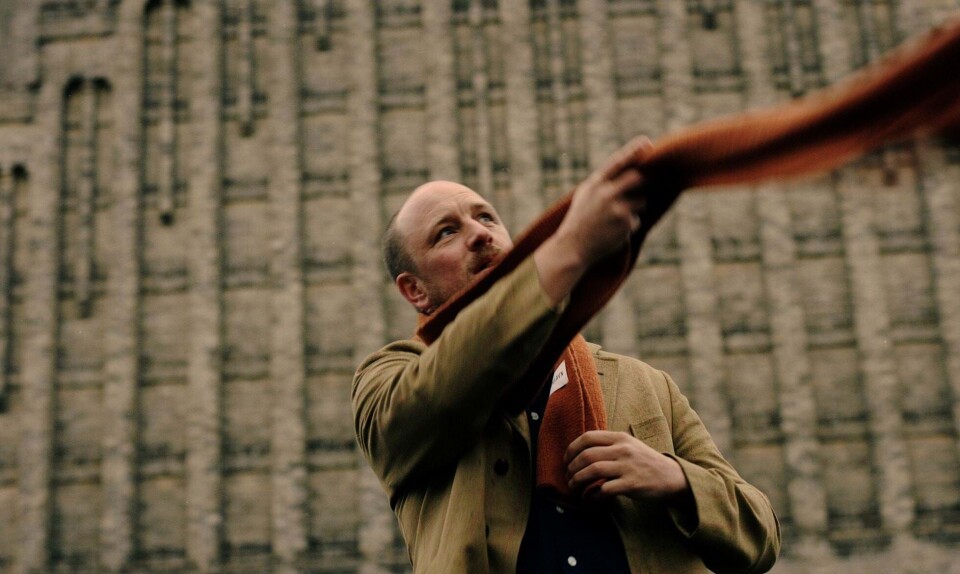 ”Kong Frederik tramper rundt på sin Nihola-ladcykel, men når han kører hjem, kører han hjem til et slot. Det er et mismatch”