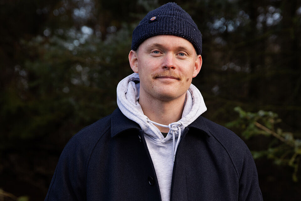 Kristian Vagn Juul-Johansen er 34 år gammel og bor til daglig i Middelfart med sin kone og to børn. Han blev færdiguddannet fra Hærens Officersskole i januar 2022, og har en uddannelse som fysioterapeut. I Forsvaret startede hans karriere som Delingsfører herefter næstkommanderende til i dag, hvor han er fungerende Batterikommandør i Oksbøl.