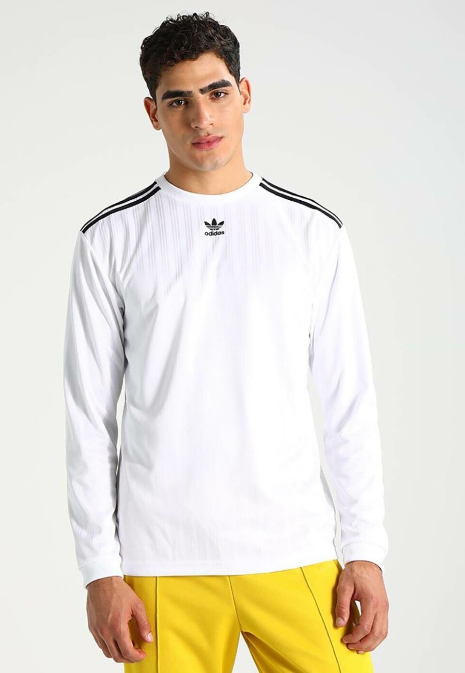 Derfor skal din T-shirt have lange ærmer i foråret