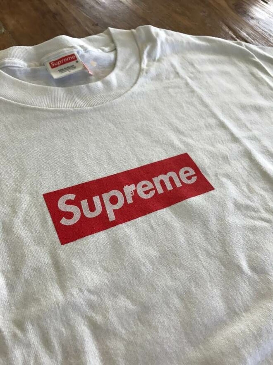 Se det svimlende beløb: Sjælden Supreme T-shirt sat til salg