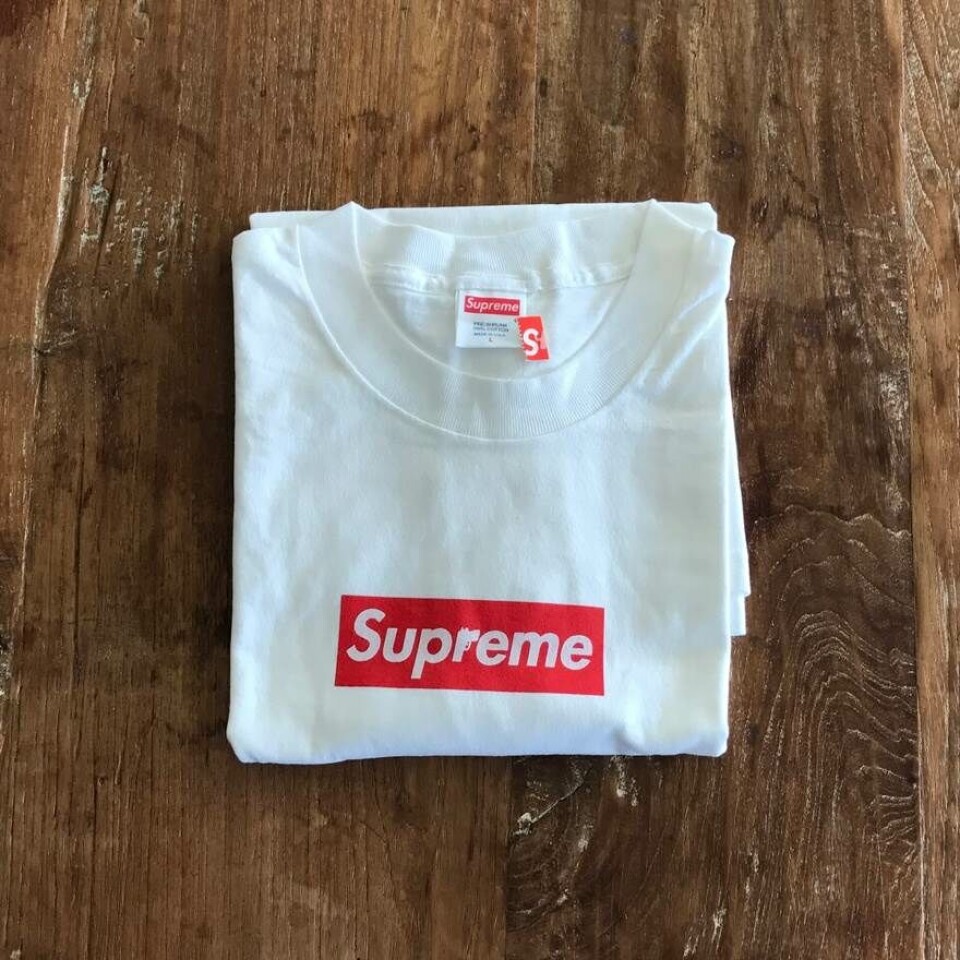 Se det svimlende beløb: Sjælden Supreme T-shirt sat til salg