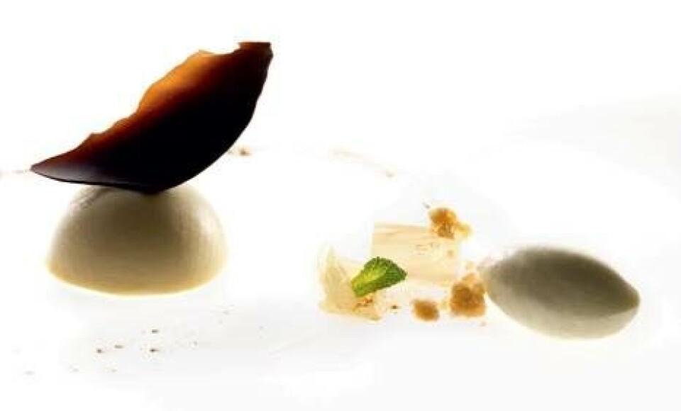 Citronsoufflé med fennikelis og lakridskage