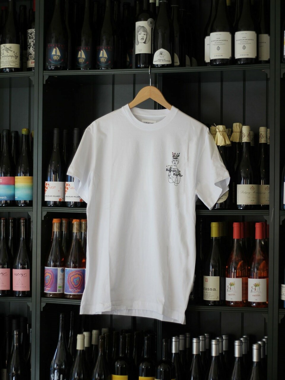 En hyldest til værtskabet: Libertine-Libertine og Bottega Barlie lancerer T-shirt