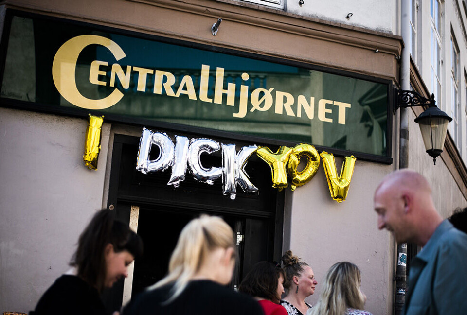 Der hænger 100 pikke på Centralhjørnet
