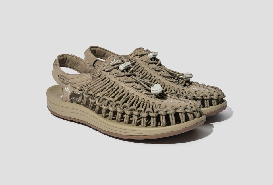 Lad os sige det, som det er: Denne sommer skal du gå i sneakersandaler
