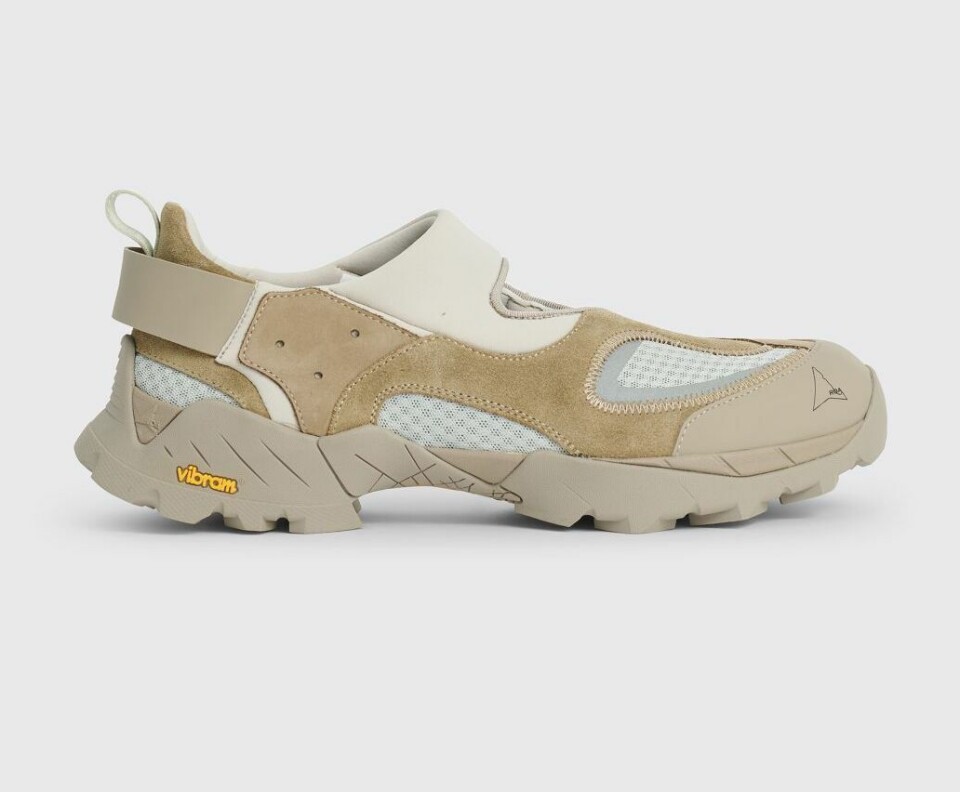 Lad os sige det, som det er: Denne sommer skal du gå i sneakersandaler