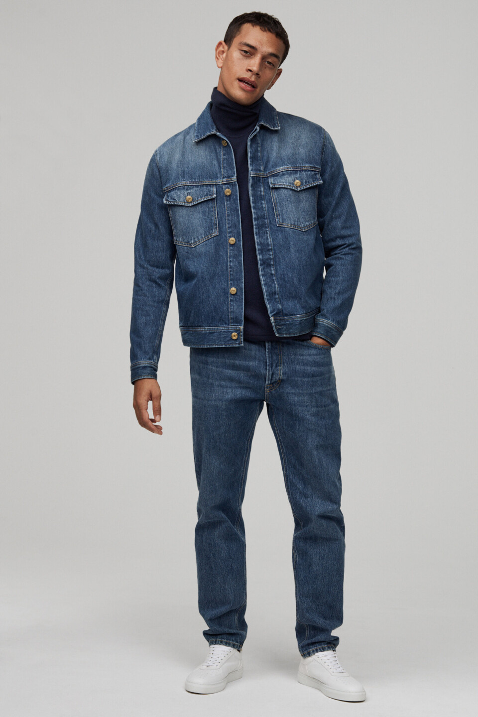 Filippa K fejrer 25-års jubilæum med 90’er-inspireret denim-kollektion til mænd