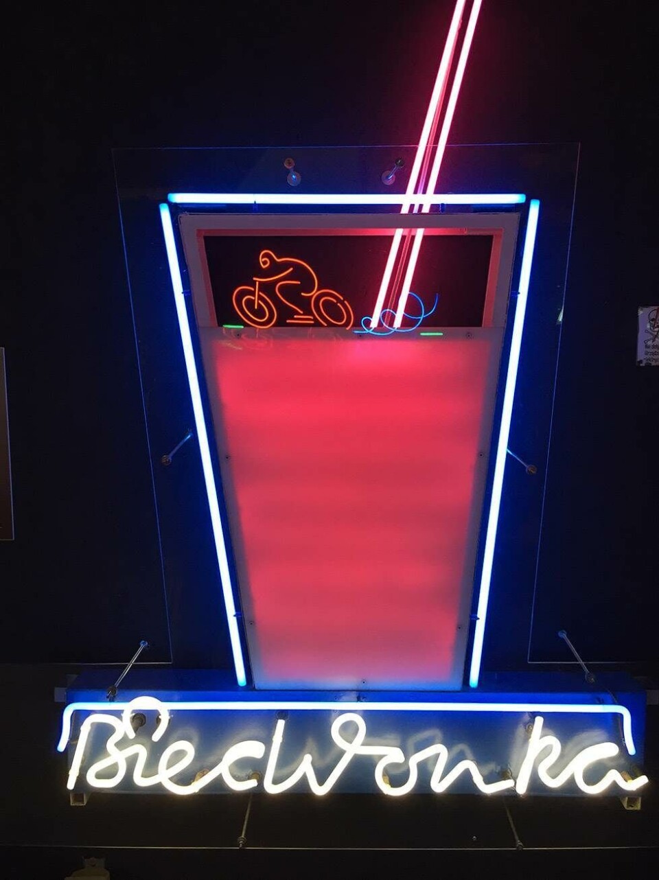 Vodka, neon og gastronomi: 10 ting du skal lave i Warszawa