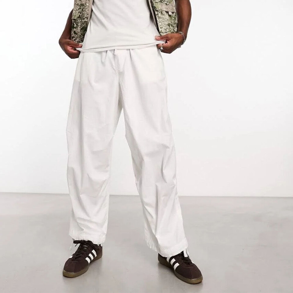 Han er tiltalt for at stjæle vores skattekroner. Nu stjæler vi hans look