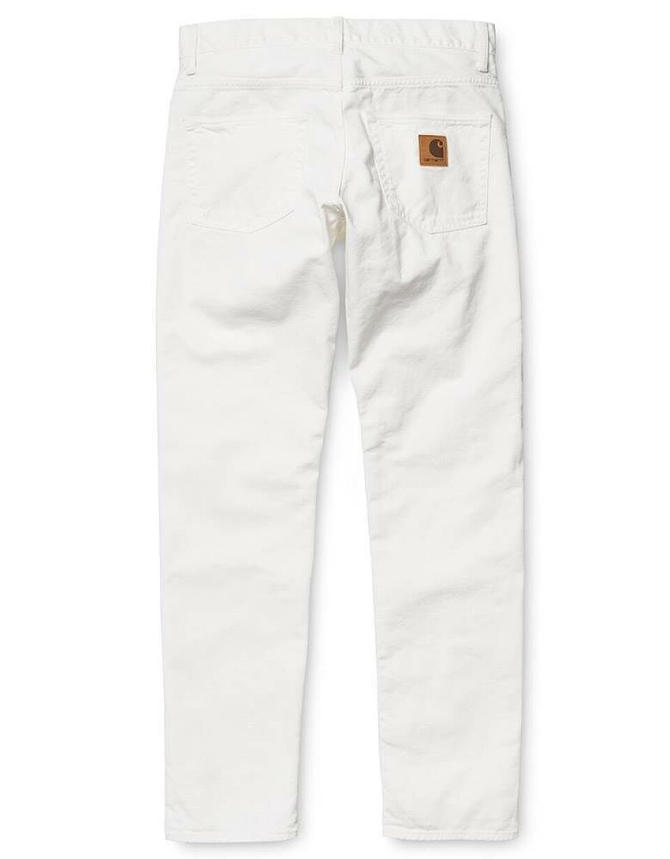 Fem modige måder at bære denim på denne sommer