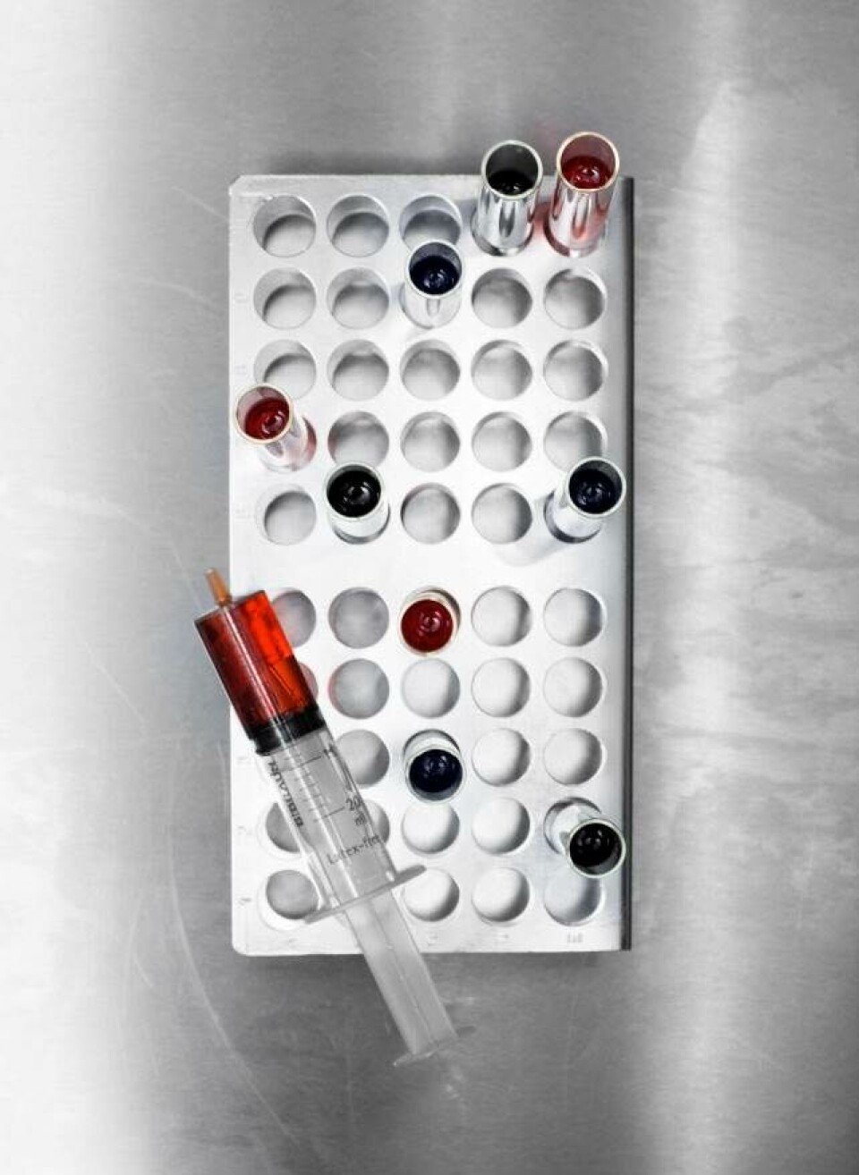 45 serveringer og bestik i 14 karats guld - kokke-troldmanden er kommet til København.