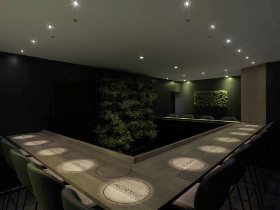 45 serveringer og bestik i 14 karats guld - kokke-troldmanden er kommet til København.