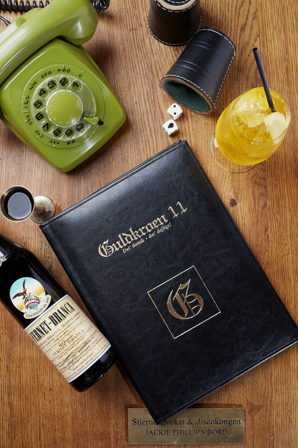 Rejecocktails, tarteletter og stegt flæsk: Guldkroen er sjov, men ikke for sjov