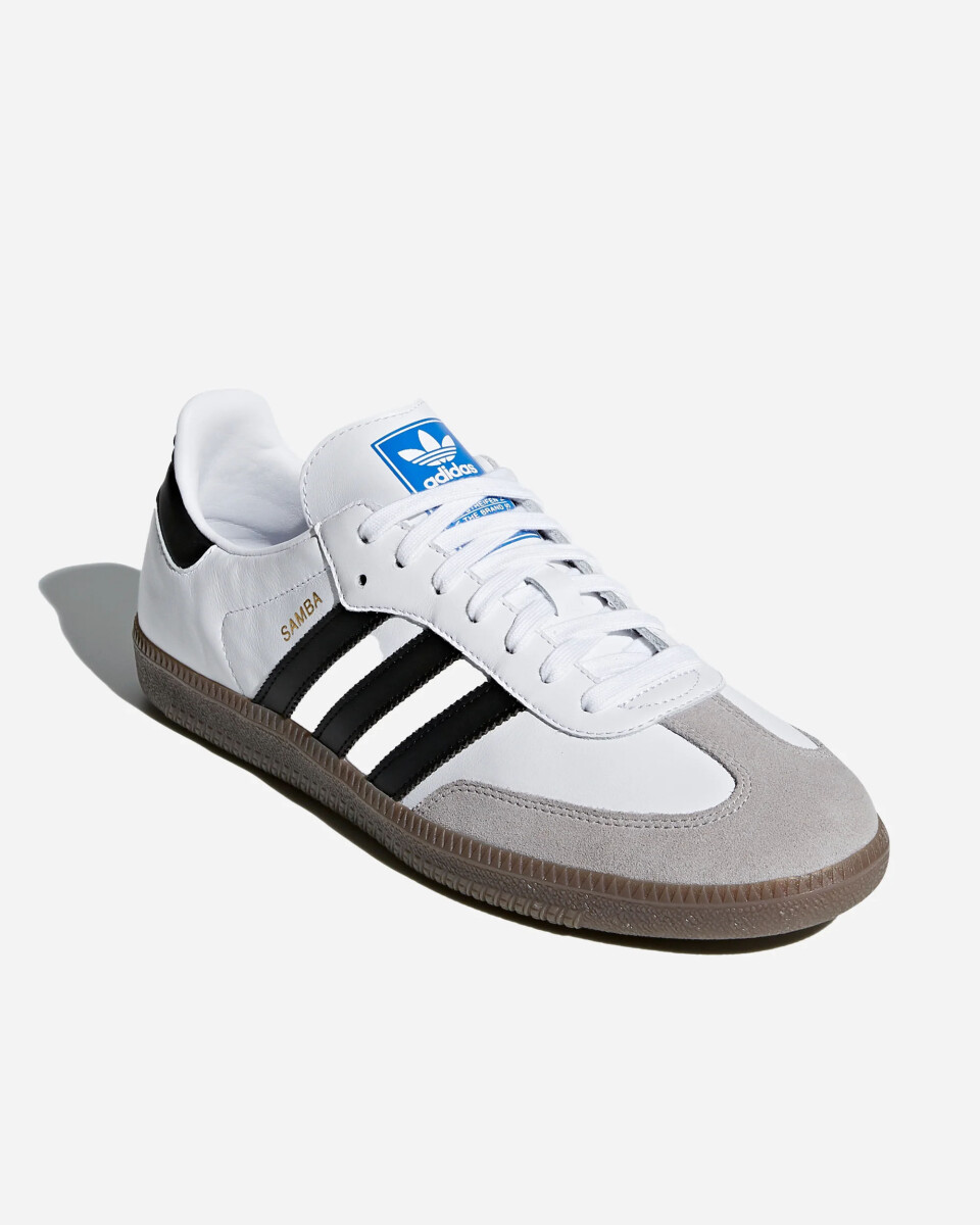 Nu skal vi åbenbart alle til at gå i fodboldsneakers